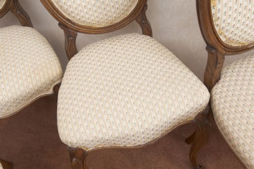 SET OF FOUR PRETTY BALOON BACK CHAIRS IN WALNUT - ADDITIONAL PHOTO 2