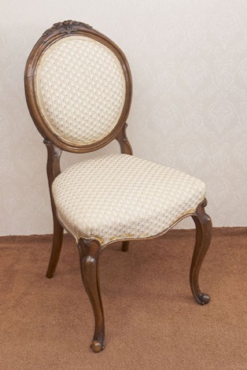 SET OF FOUR PRETTY BALOON BACK CHAIRS IN WALNUT - ADDITIONAL PHOTO 4