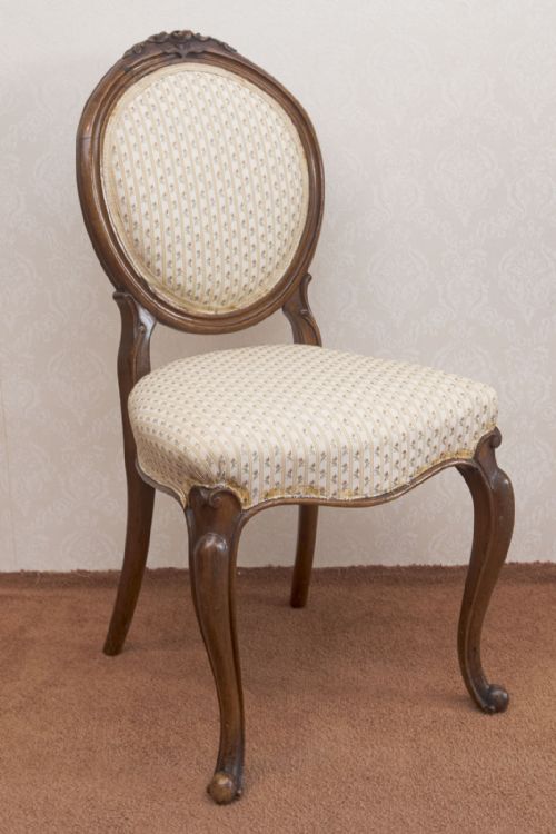 SET OF FOUR PRETTY BALOON BACK CHAIRS IN WALNUT - ADDITIONAL PHOTO 6