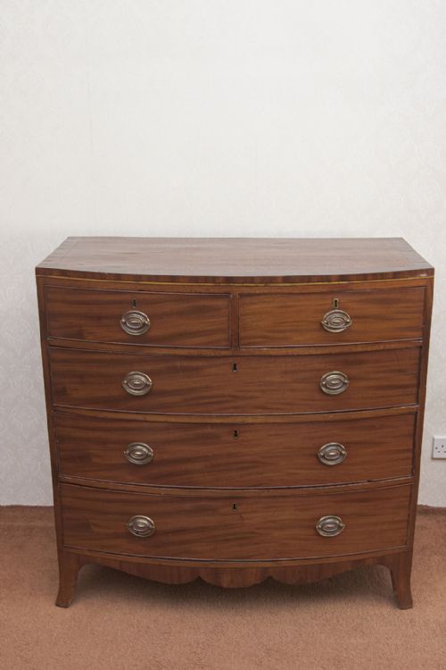 GOOD GEORGE III MAHOGANY BOW FRONTED CHEST OF DRAWERS - ADDITIONAL PHOTO 1