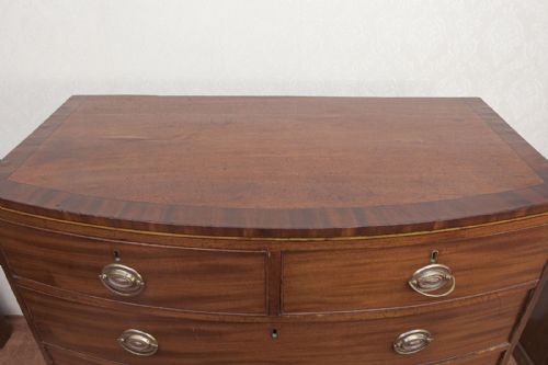 GOOD GEORGE III MAHOGANY BOW FRONTED CHEST OF DRAWERS - ADDITIONAL PHOTO 2