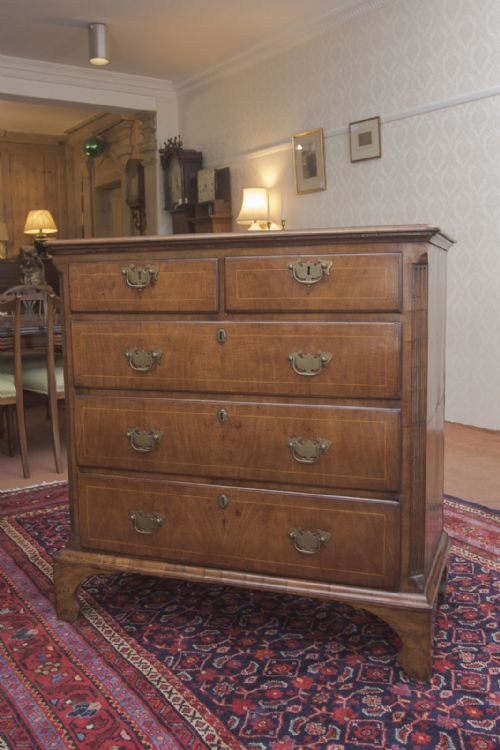 18TH CENTURY WALNUT AND OAK DRESSING CHEST - ADDITIONAL PHOTO 1