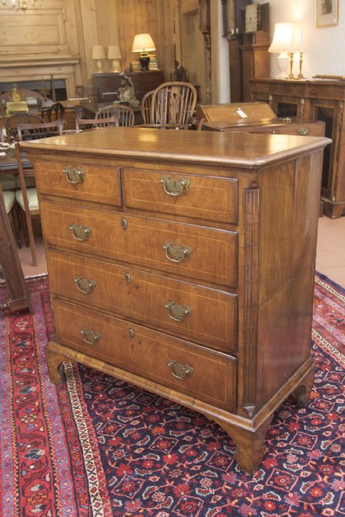 18TH CENTURY WALNUT AND OAK DRESSING CHEST - ADDITIONAL PHOTO 3