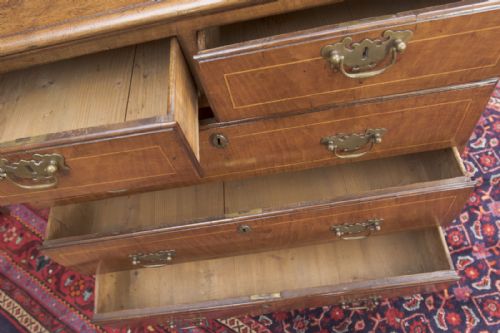 18TH CENTURY WALNUT AND OAK DRESSING CHEST - ADDITIONAL PHOTO 4