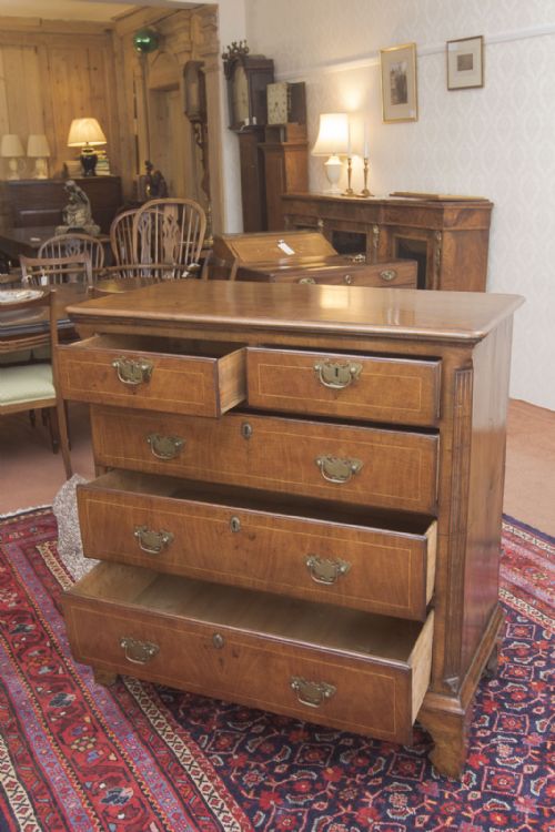 18TH CENTURY WALNUT AND OAK DRESSING CHEST - ADDITIONAL PHOTO 6