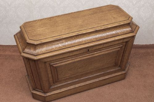 FINE QUALITY OAK CELLARETTE - ADDITIONAL PHOTO 1