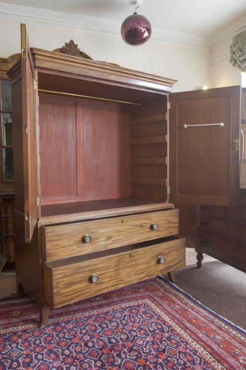 VERY ELEGANT AND ORIGINAL MAHOGANY CUPBOARD - ADDITIONAL PHOTO 11