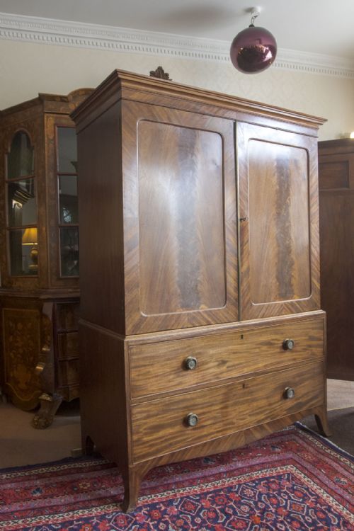 very elegant and original mahogany cupboard - CATEGORY: ANTIQUE CUPBOARDS - DATED 1800