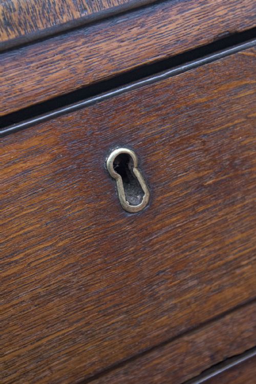 18TH CENTURY OAK DRESSING CHEST OF ELEGANT PROPORTIONS - ADDITIONAL PHOTO 7