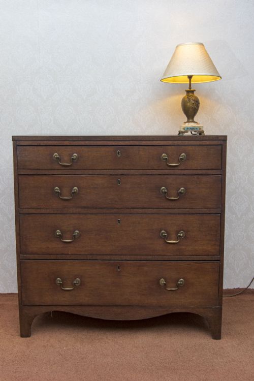 18TH CENTURY OAK DRESSING CHEST OF ELEGANT PROPORTIONS - ADDITIONAL PHOTO 9