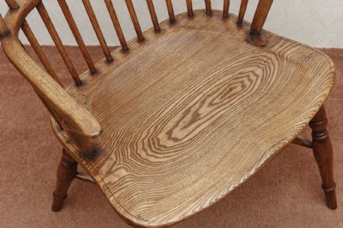 A HIGH QUALITY HOOPBACK STYLE WINDSOR CHAIR IN ASH - ADDITIONAL PHOTO 2