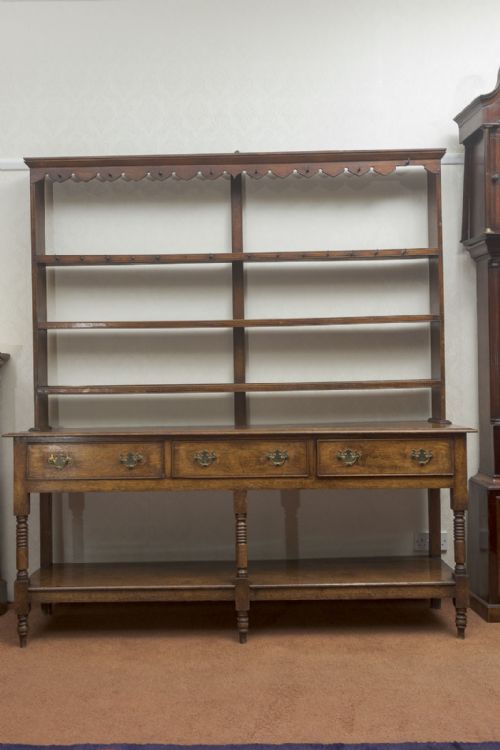 good george iii oak dresser with rack - CATEGORY: ANTIQUE DRESSERS - DATED 19TH CENTURY