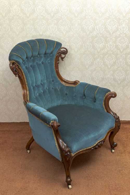 VERY FINE VICTORIAN BUTTON BACK ARMCHAIR OF GOOD PROPORTIONS - ADDITIONAL PHOTO 1