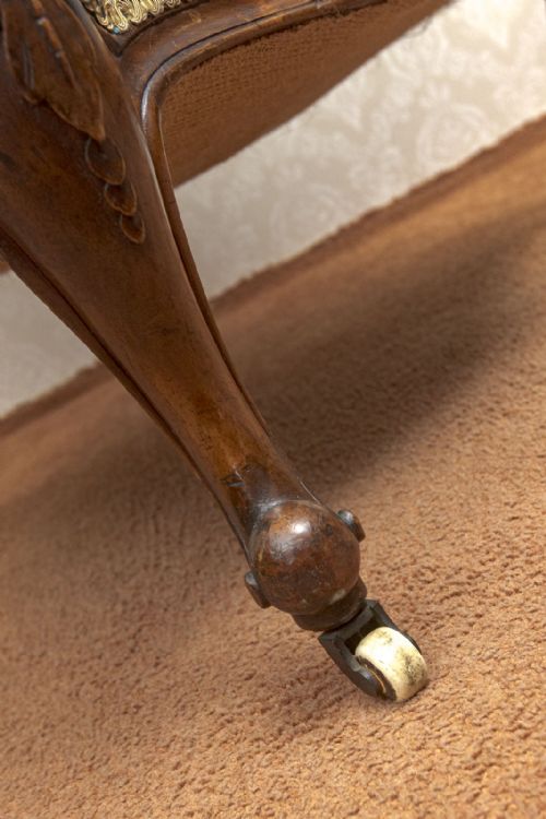 VERY FINE VICTORIAN BUTTON BACK ARMCHAIR OF GOOD PROPORTIONS - ADDITIONAL PHOTO 3