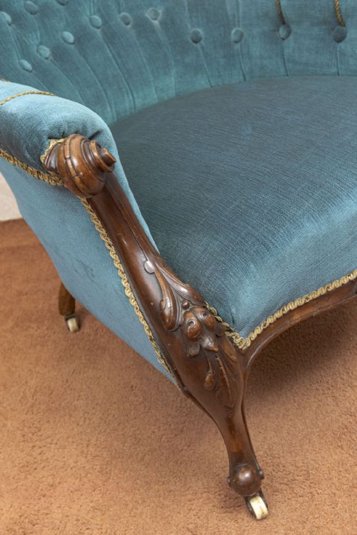 VERY FINE VICTORIAN BUTTON BACK ARMCHAIR OF GOOD PROPORTIONS - ADDITIONAL PHOTO 5