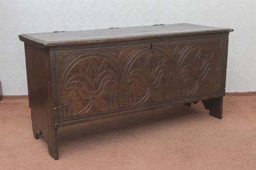 LATE 17TH OR EARLY 18TH CENTURY PLANK COFFER - ADDITIONAL PHOTO 1