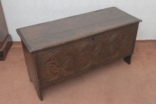 LATE 17TH OR EARLY 18TH CENTURY PLANK COFFER - ADDITIONAL PHOTO 2