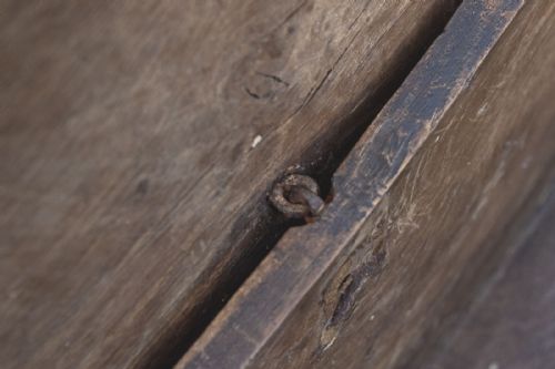 LATE 17TH OR EARLY 18TH CENTURY PLANK COFFER - ADDITIONAL PHOTO 6