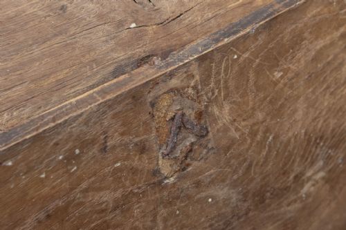LATE 17TH OR EARLY 18TH CENTURY PLANK COFFER - ADDITIONAL PHOTO 7