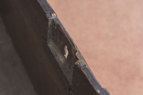 LATE 17TH OR EARLY 18TH CENTURY PLANK COFFER - ADDITIONAL PHOTO 8