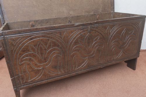LATE 17TH OR EARLY 18TH CENTURY PLANK COFFER - ADDITIONAL PHOTO 9