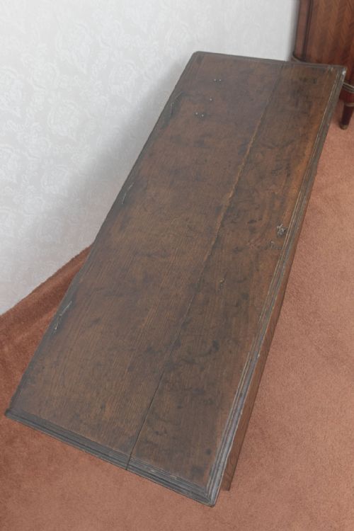 LATE 17TH OR EARLY 18TH CENTURY PLANK COFFER - ADDITIONAL PHOTO 11
