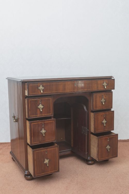 ANTIQUE KNEEHOLE DESK OF SMALL SIZE IN MAHOGANY - ADDITIONAL PHOTO 4