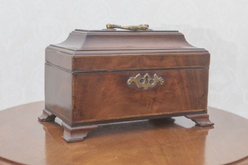 18th century chippendale period mahogany tea caddy - CATEGORY: ANTIQUE BOXES - DATED 18TH CENTURY