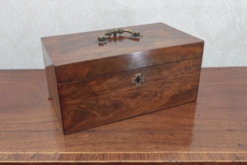 GEORGE III MAHOGANY TEA CADDY OF THE FINEST QUALITY - ADDITIONAL PHOTO 3