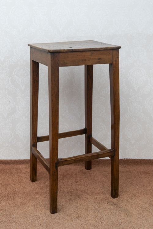 an exceptional example of a stool in english elm - CATEGORY: ANTIQUE STOOLS - DATED 19TH CENTURY