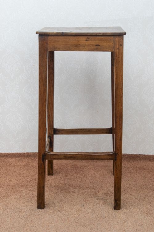 AN EXCEPTIONAL EXAMPLE OF A STOOL IN ENGLISH ELM - ADDITIONAL PHOTO 2