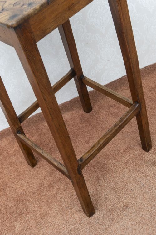 AN EXCEPTIONAL EXAMPLE OF A STOOL IN ENGLISH ELM - ADDITIONAL PHOTO 3
