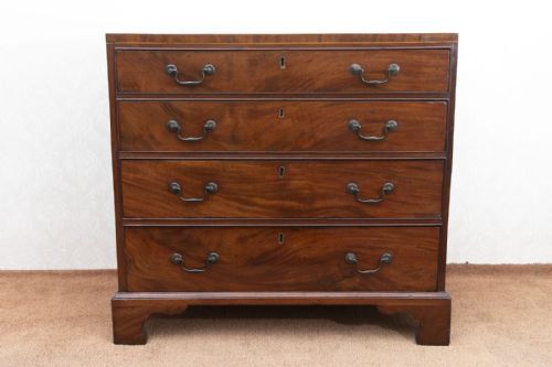 a very pretty georgian dressing chest in mahogany - CATEGORY: ANTIQUE CHEST OF DRAWERS - DATED 19TH CENTURY