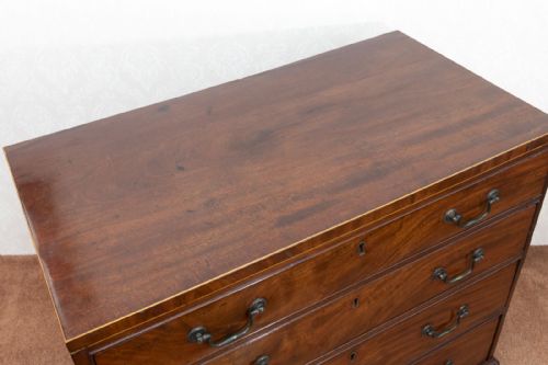 A VERY PRETTY GEORGIAN DRESSING CHEST IN MAHOGANY - ADDITIONAL PHOTO 3