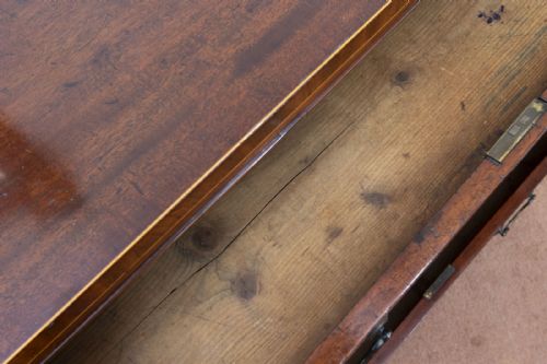 A VERY PRETTY GEORGIAN DRESSING CHEST IN MAHOGANY - ADDITIONAL PHOTO 8