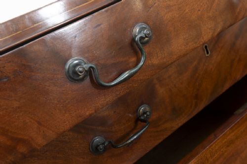 A VERY PRETTY GEORGIAN DRESSING CHEST IN MAHOGANY - ADDITIONAL PHOTO 10