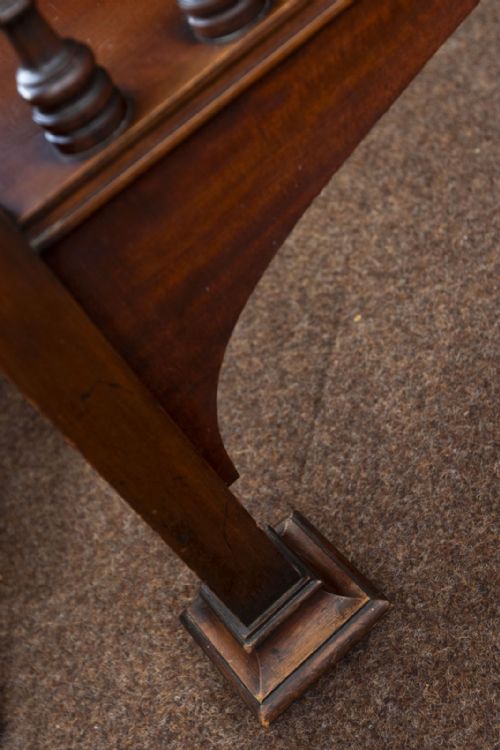 A VERY PRETTY GEORGIAN DRESSING CHEST IN MAHOGANY - ADDITIONAL PHOTO 11
