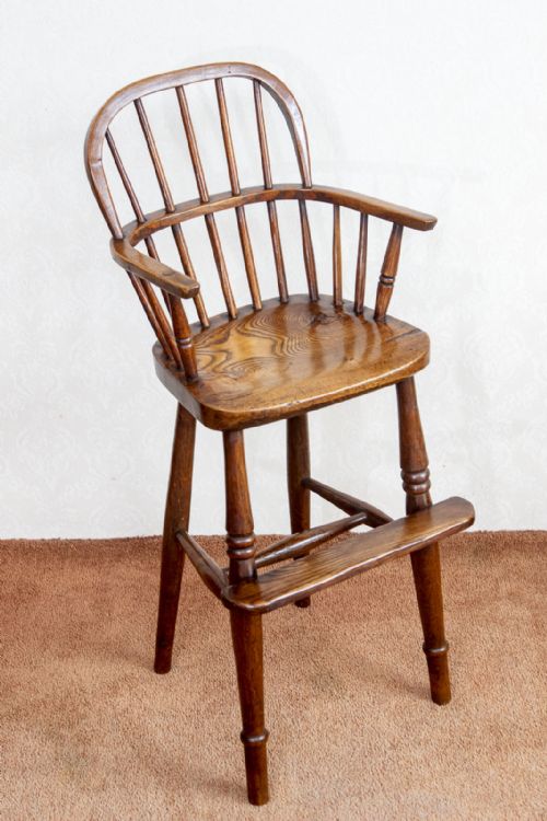 an antique childs chair in a windsor shape - CATEGORY: ANTIQUE CHAIRS - DATED 19TH CENTURY