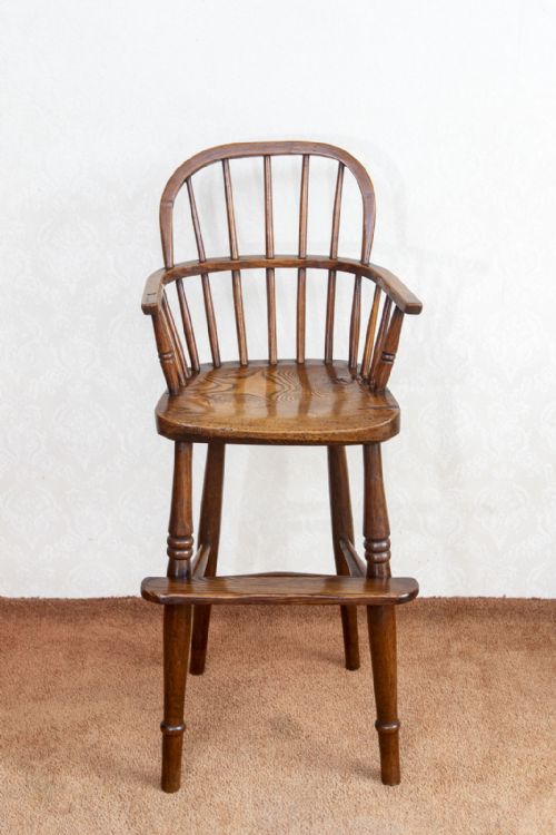AN ANTIQUE CHILDS CHAIR IN A WINDSOR SHAPE - ADDITIONAL PHOTO 5