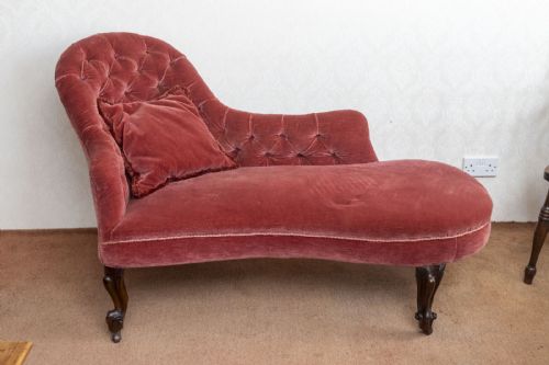 victorian spoon back chaiselongue - CATEGORY: ANTIQUE SOFAS - DATED 19TH CENTURY