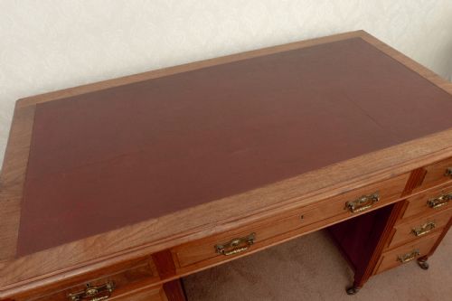 VICTORIAN WALNUT WRITING DESK OF GOOD SIZE - ADDITIONAL PHOTO 2