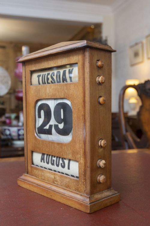 PERPETUAL DESK CALENDAR - ADDITIONAL PHOTO 3