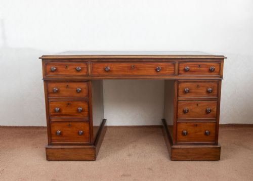 A MID 19TH CENTURY MAHOGANY KNEEHOLE DESK IN THREE SECTIONS - ADDITIONAL PHOTO 1