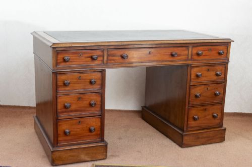A MID 19TH CENTURY MAHOGANY KNEEHOLE DESK IN THREE SECTIONS - ADDITIONAL PHOTO 2