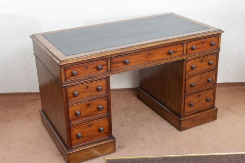 A MID 19TH CENTURY MAHOGANY KNEEHOLE DESK IN THREE SECTIONS - ADDITIONAL PHOTO 4