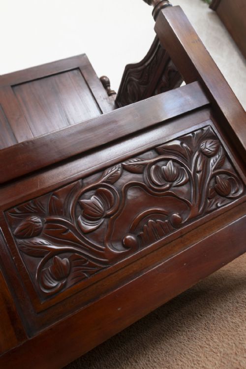 LATE VICTORIAN RED WALNUT HALL BENCH - ADDITIONAL PHOTO 5