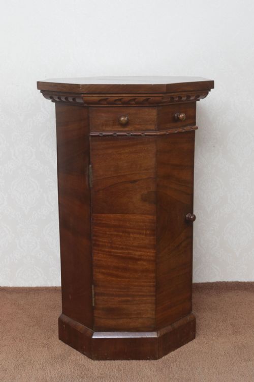 VERY UNUSUAL MAHOGANY BEDSIDE POT CUPBOARD - ADDITIONAL PHOTO 1
