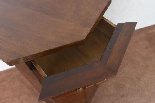 VERY UNUSUAL MAHOGANY BEDSIDE POT CUPBOARD - ADDITIONAL PHOTO 2