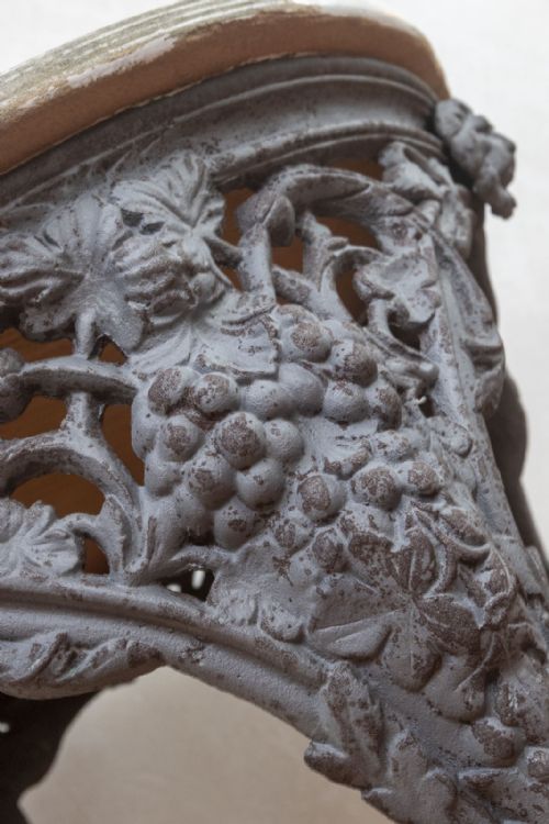 VICTORIAN CAST IRON PUB TABLE - ADDITIONAL PHOTO 5