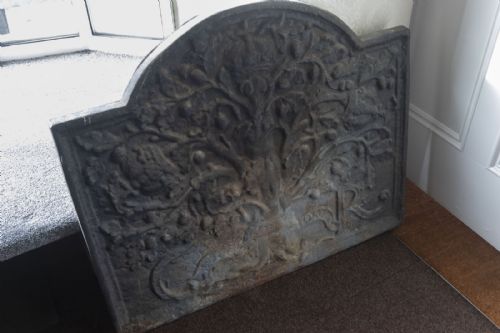 a fine antique cast iron fireback - CATEGORY: ANTIQUE FIREPLACES - DATED BEFORE 1700
